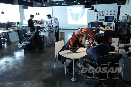 11月1日在业内率先成立设计中心，旨在提升‘感性质量’