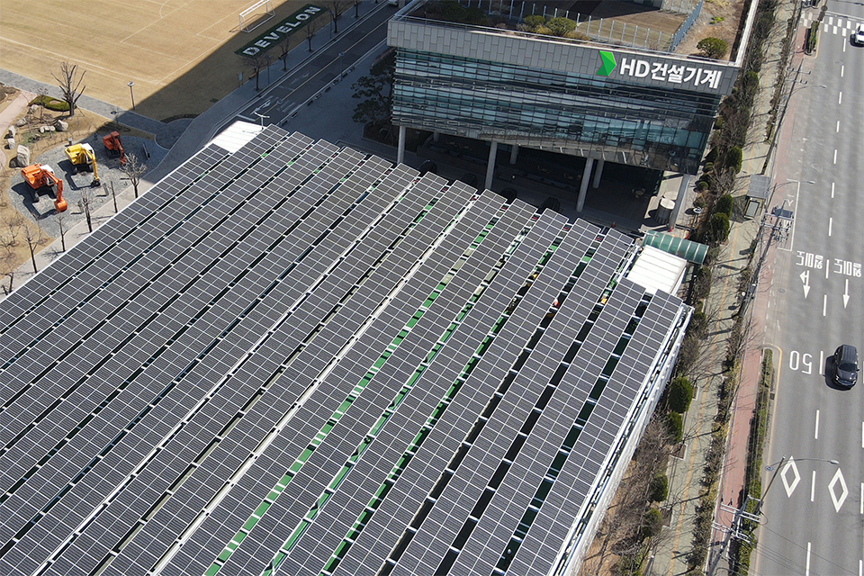 The HD Construction Equipment Incheon plant, powered by renewable energy, including solar power systems.