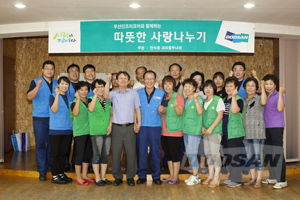 지역 독거 어르신을 위한 무료 급식 봉사활동 진행 