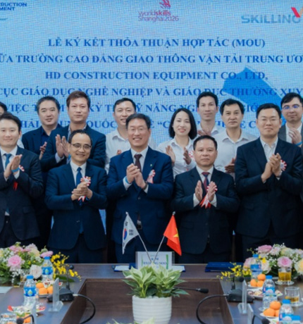 HD Construction Equipment signed a tripartite MOU in Hanoi to support Vietnam’s participation in WorldSkills. The signing was attended by key officials from the local Directorate of Vocational Education and Training and CCT1 College.